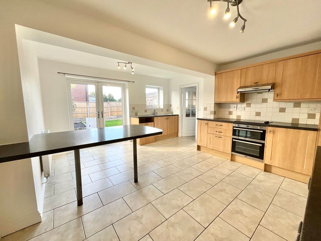 Property photo 3 of 28