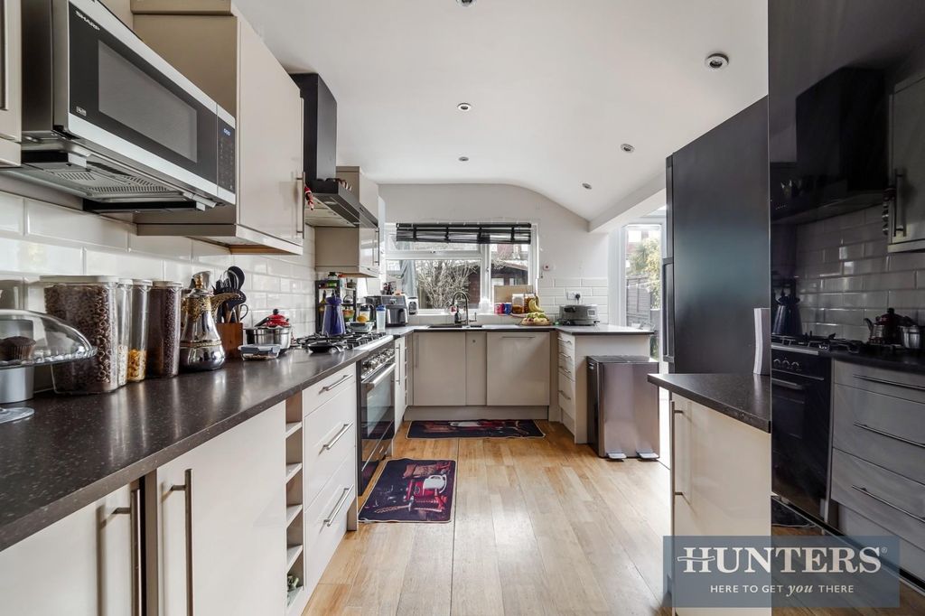 Property photo 2 of 16 Mount Pleasant Road (7).Jpg