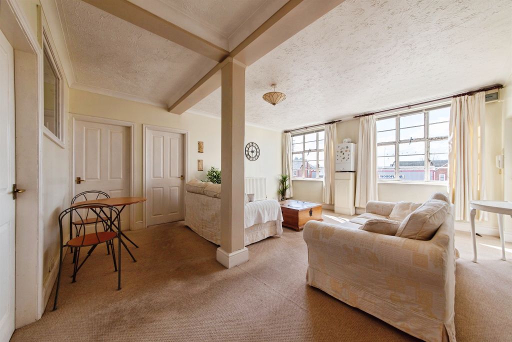 Property photo 2 of 12