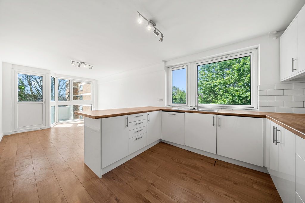Property photo 3 of 14 Photo 7