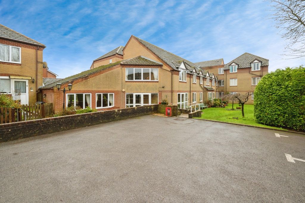 Property photo 1 of 17