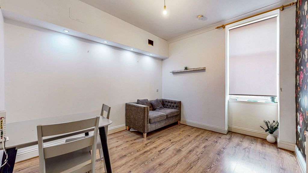 Property photo 3 of 19 9-Web-Or-Mls-32 Midlock Street Flat 1.2_10