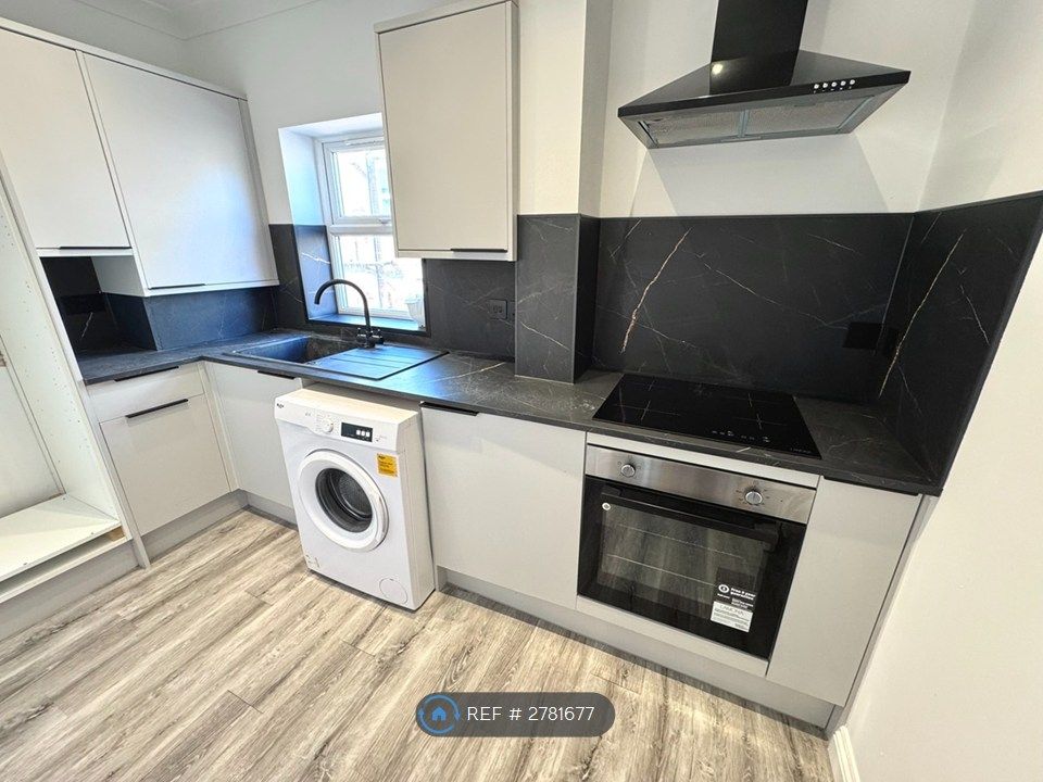 Property photo 2 of 6 Kitchen