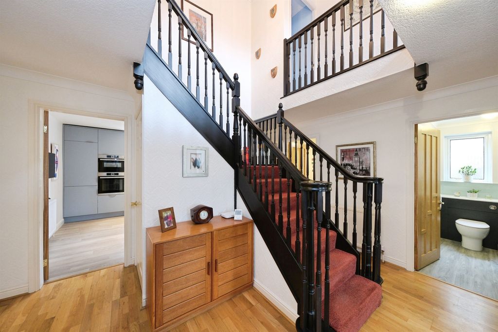Property photo 3 of 33