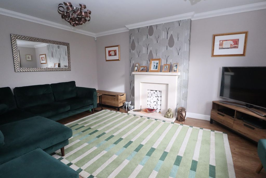 Property photo 2 of 21 Living Room