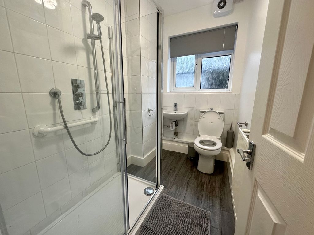 Property photo 3 of 6 Bathroom