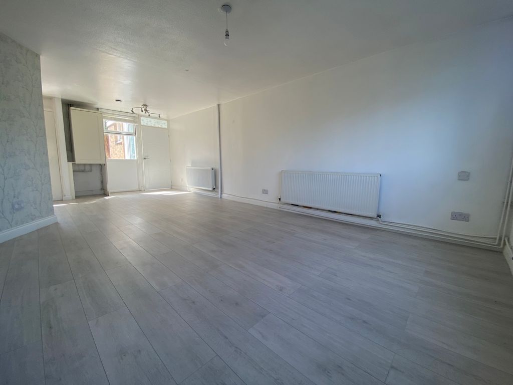 Property photo 2 of 12 Tonmead Road