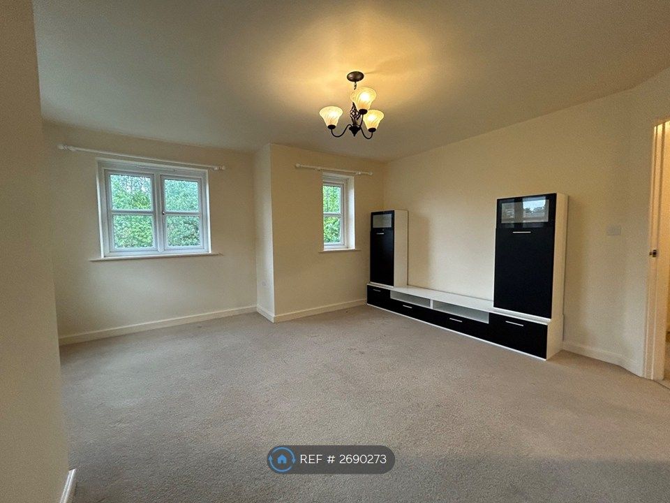 Property photo 3 of 17 Living Room