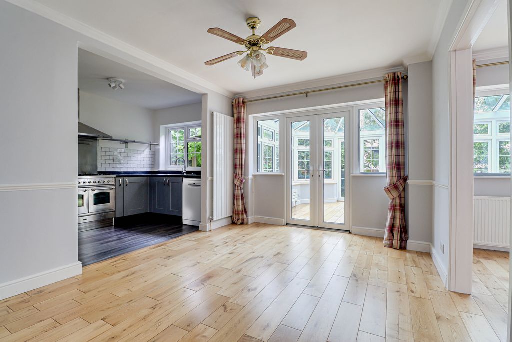 Property photo 3 of 19 Dining Room