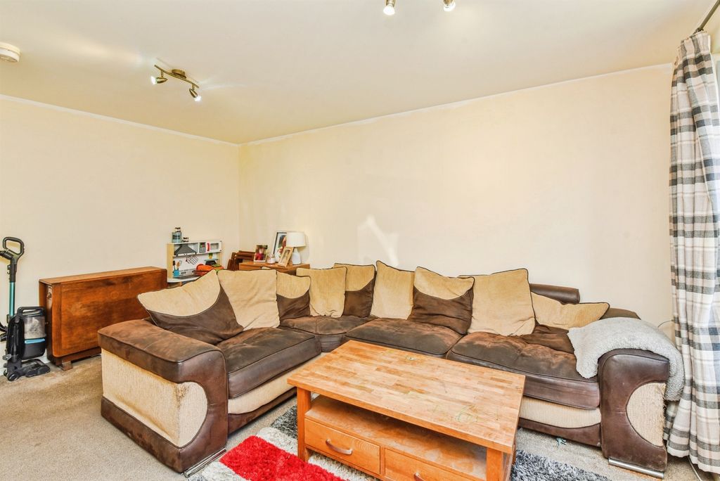 Property photo 3 of 12