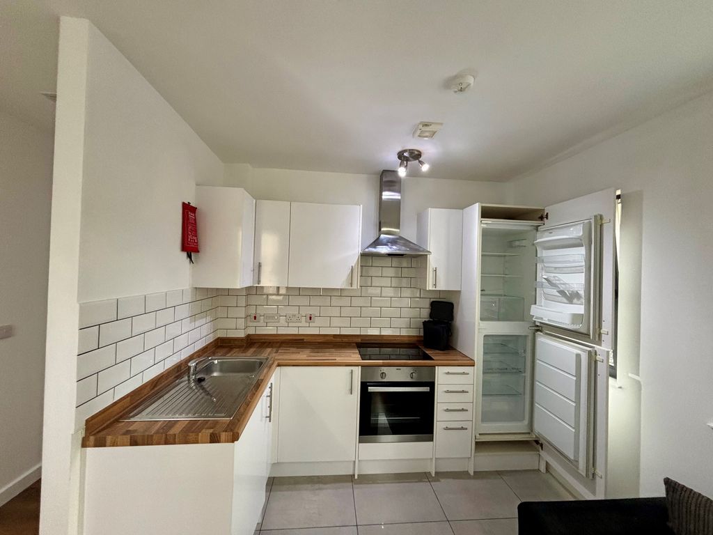 Property photo 3 of 8 Kitchen