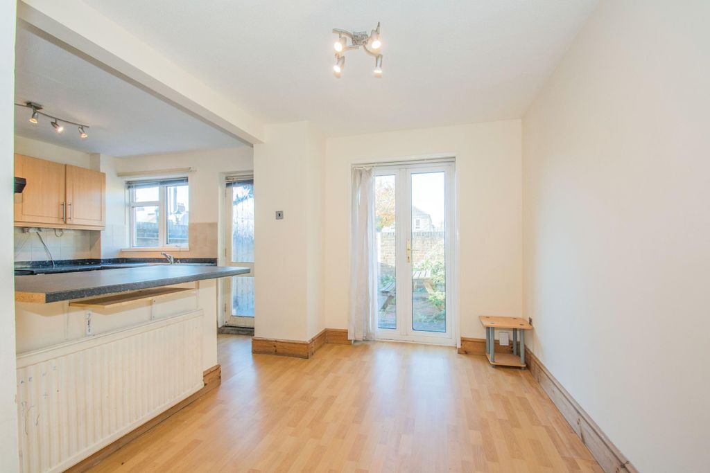 Property photo 2 of 11 Image