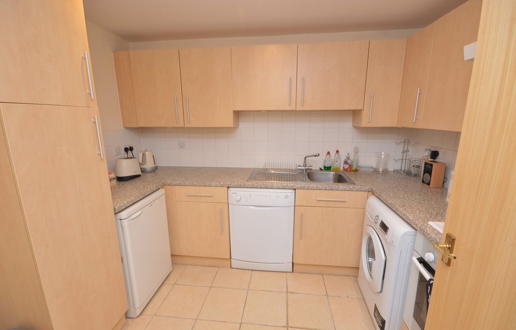 Property photo 2 of 9 Kitchen