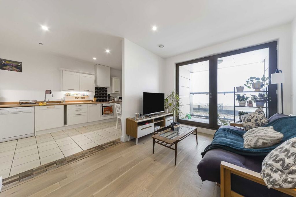 Property photo 2 of 6