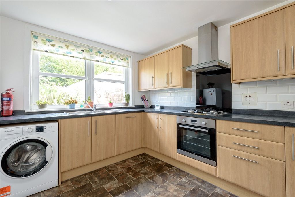 Property photo 3 of 34 Maxwell Road 24