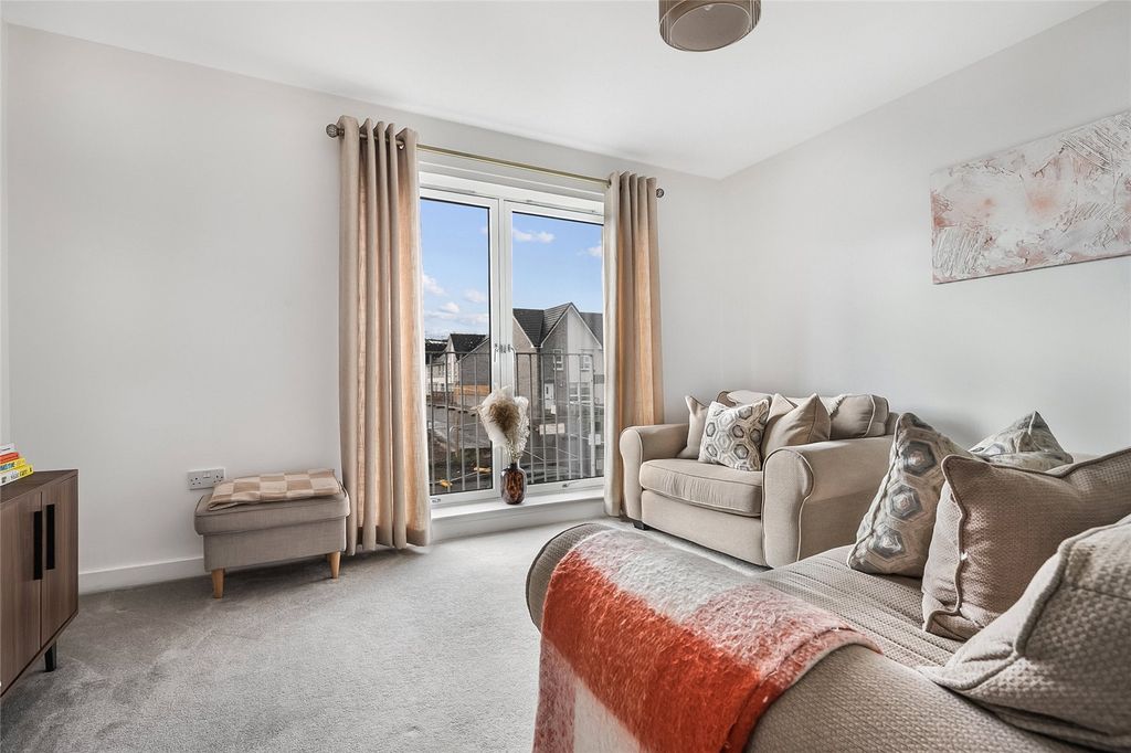 Property photo 3 of 18 Picture No. 24