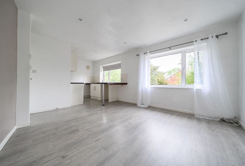 Property photo 2 of 14 1454575-15-69F4Ad...