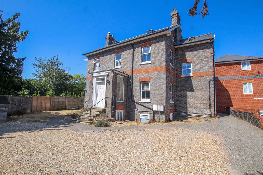 Property photo 1 of 10 Front