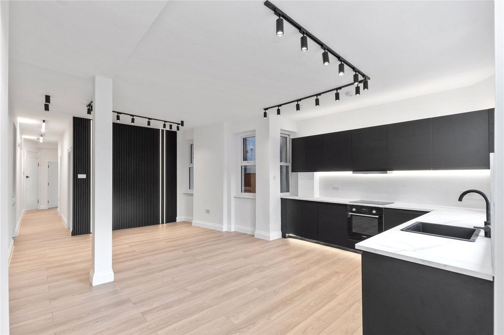 Property photo 2 of 39 Picture No. 08