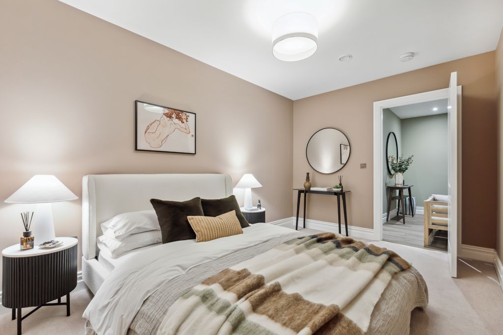 Property photo 1 of 14 Show Apartment Bedroom
