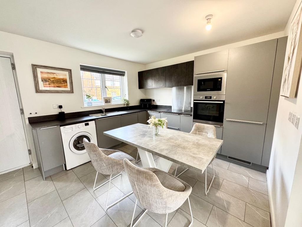 Property photo 3 of 16 Kitchen/Diner