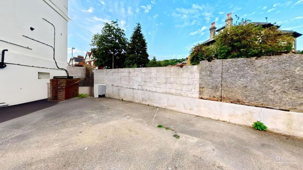 Property photo 2 of 22