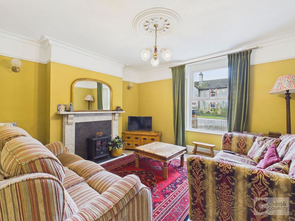 Property photo 2 of 21