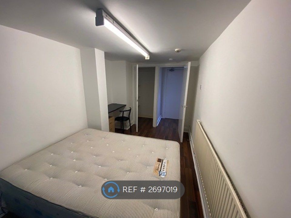 Property photo 3 of 10 Room B