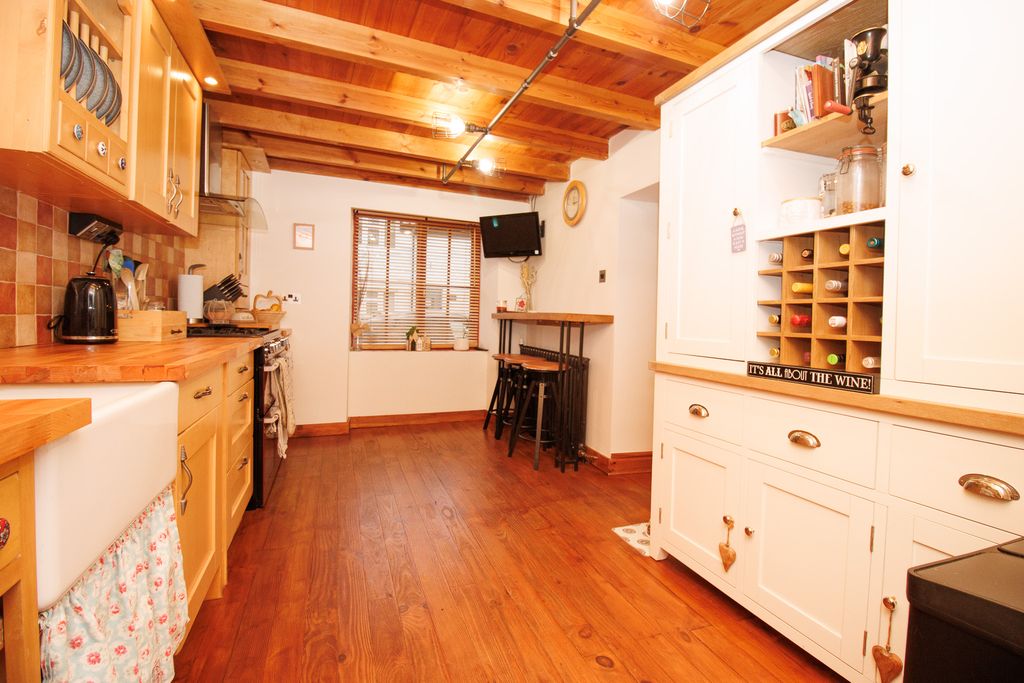 Property photo 3 of 37