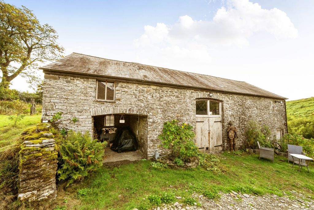 Property photo 3 of 32