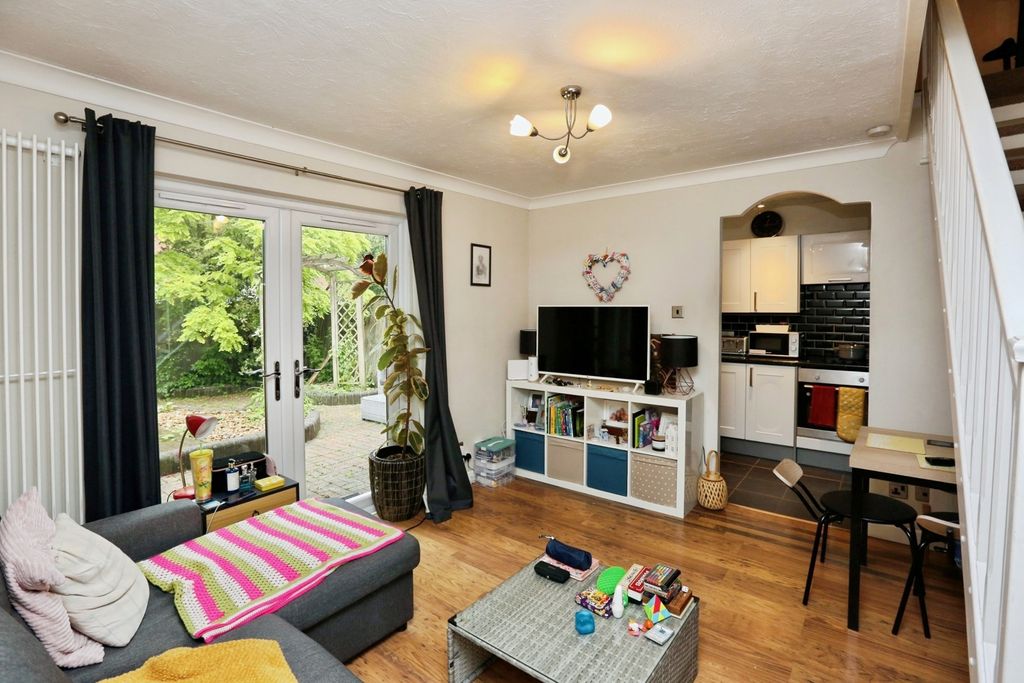 Property photo 3 of 9 Pbox-Img.Jpg