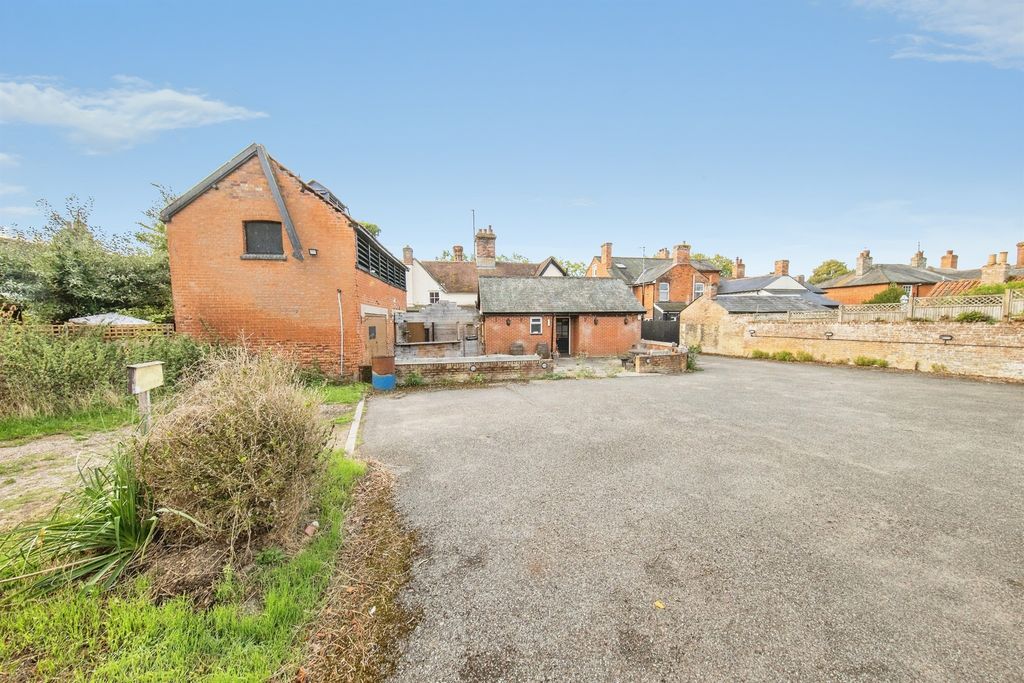 Property photo 2 of 18