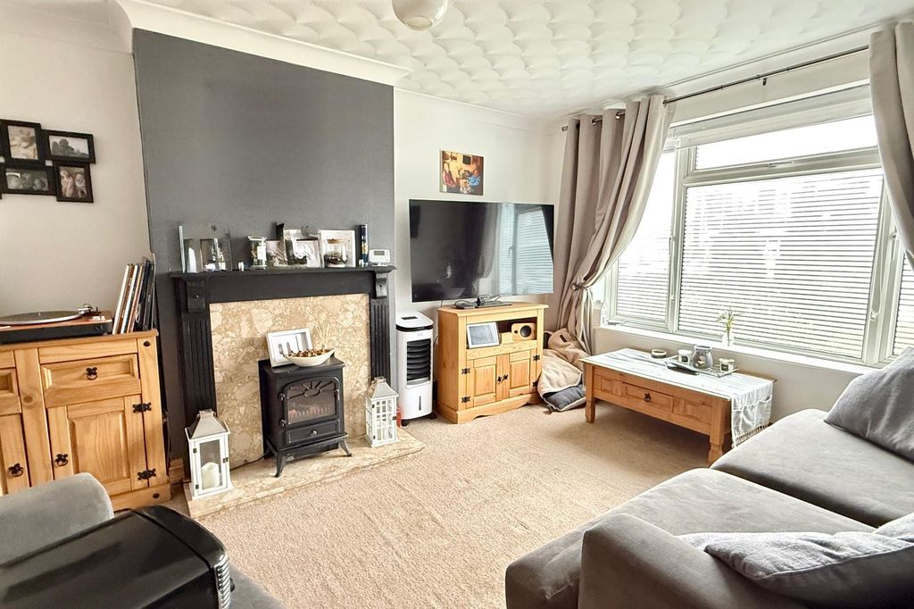 Property photo 3 of 8 Gallery