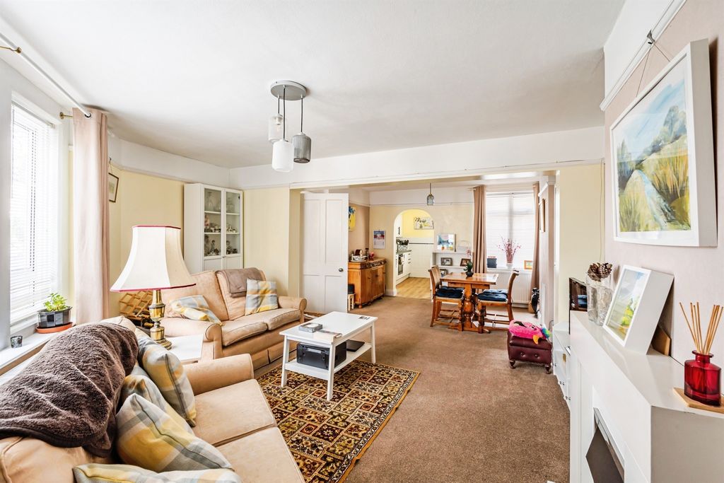 Property photo 2 of 18