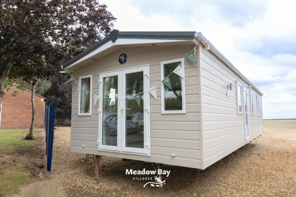 Property photo 1 of 18 2022 Love Royale Poplar 38x12 2B 37.Jpg