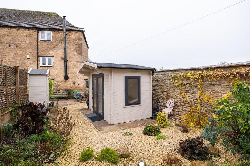 Property photo 3 of 36