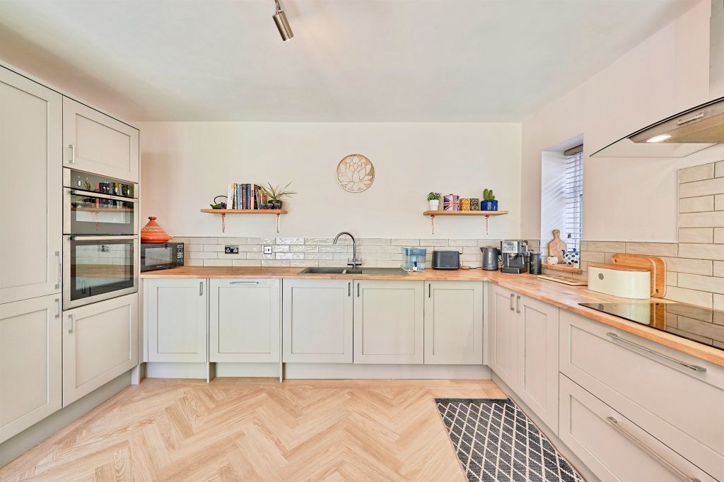 Property photo 3 of 18