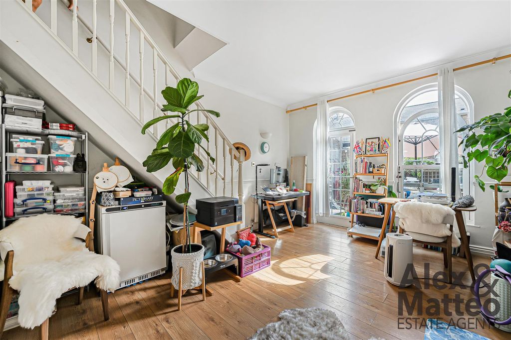 Property photo 2 of 29 Sovereign Crescent