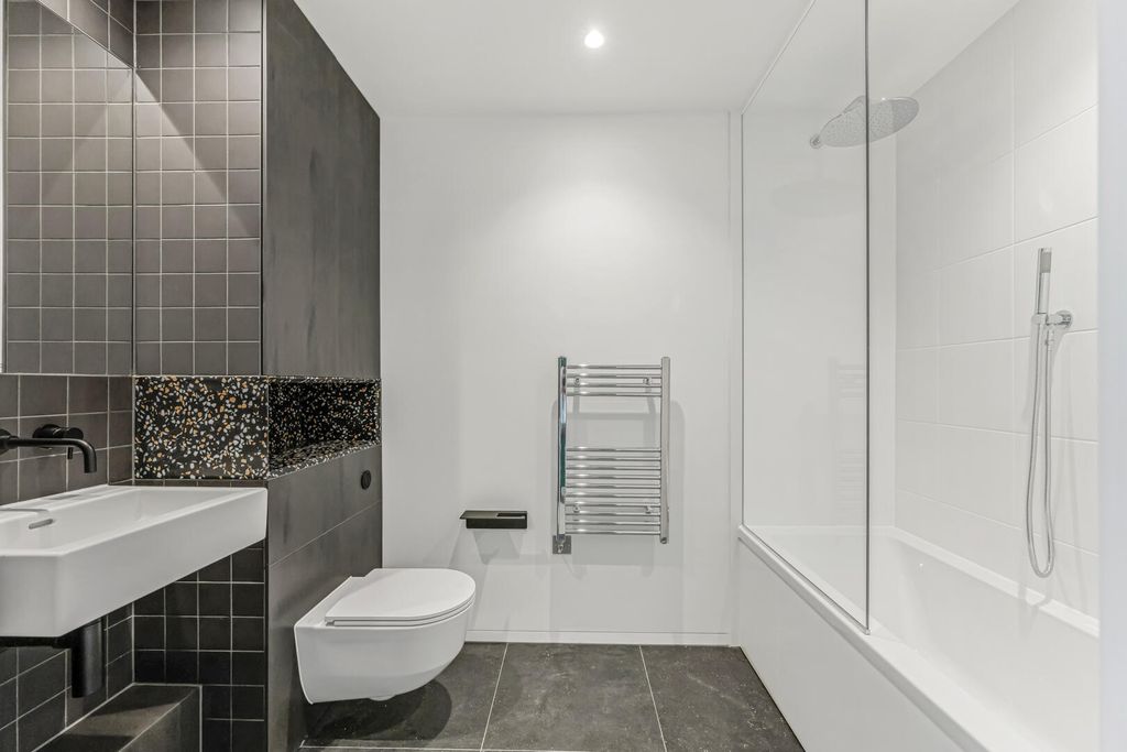 Property photo 3 of 38 Bathroom