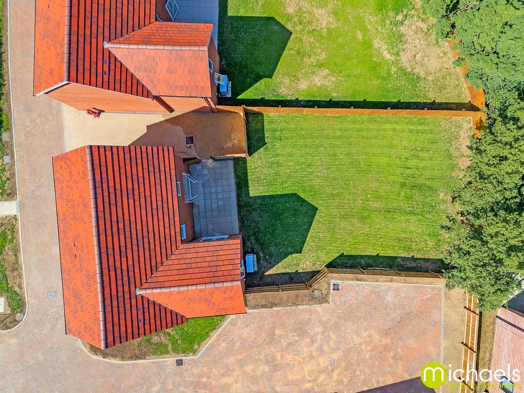 Property photo 2 of 25