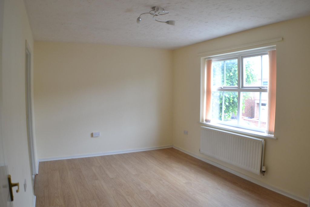 Property photo 2 of 4 Living Room