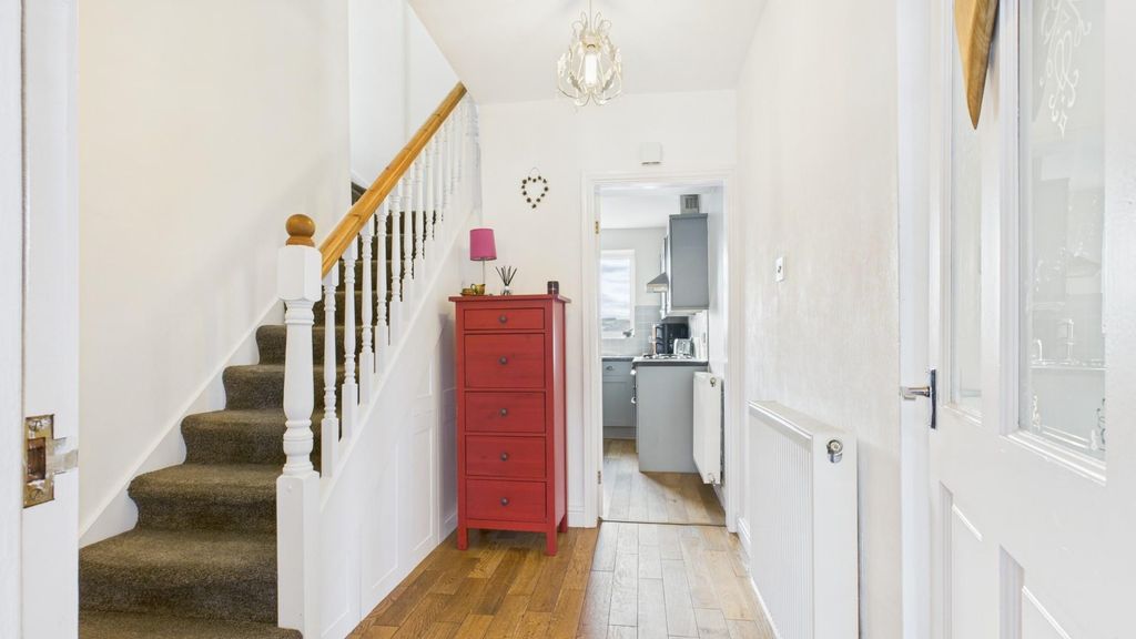 Property photo 2 of 21 Entrance Hall