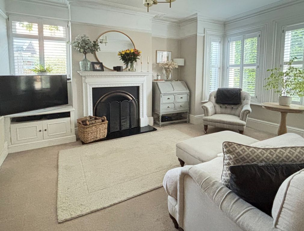 Property photo 2 of 24 Sitting Room