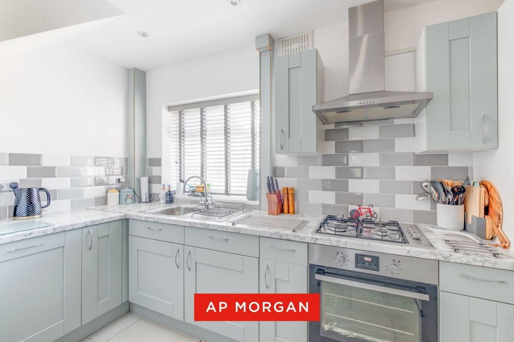 Property photo 2 of 14 Picture No. 12