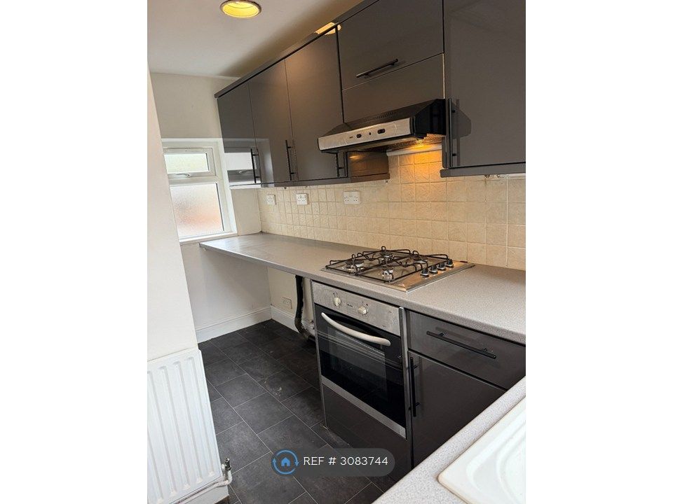 Property photo 3 of 12 Kitchen