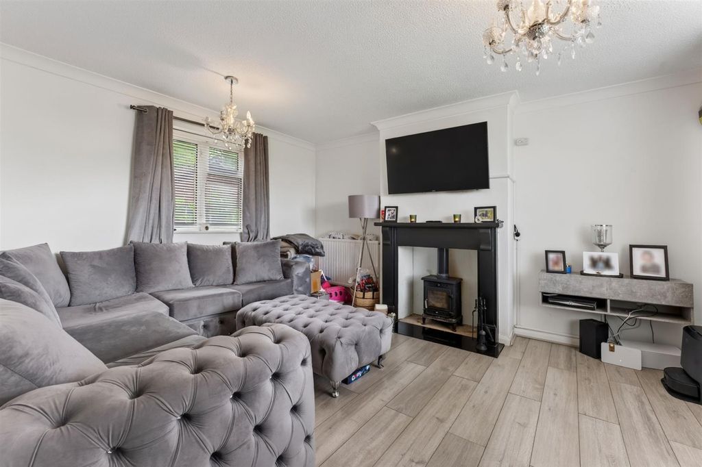 Property photo 2 of 15 48Toddingtonroadweb_16.Jpg