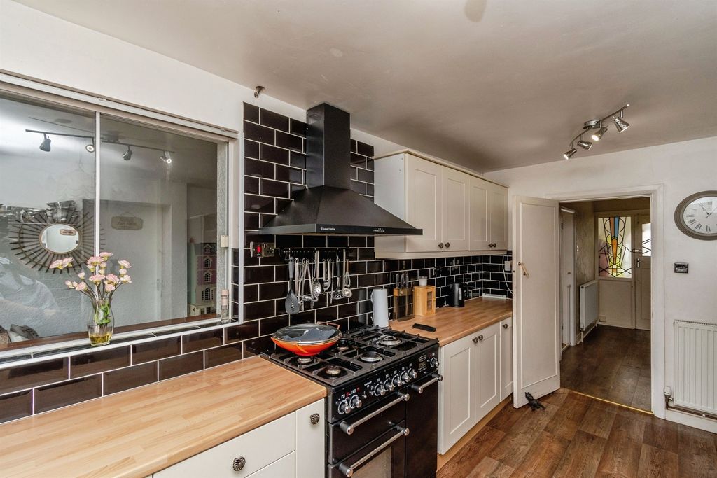 Property photo 2 of 23
