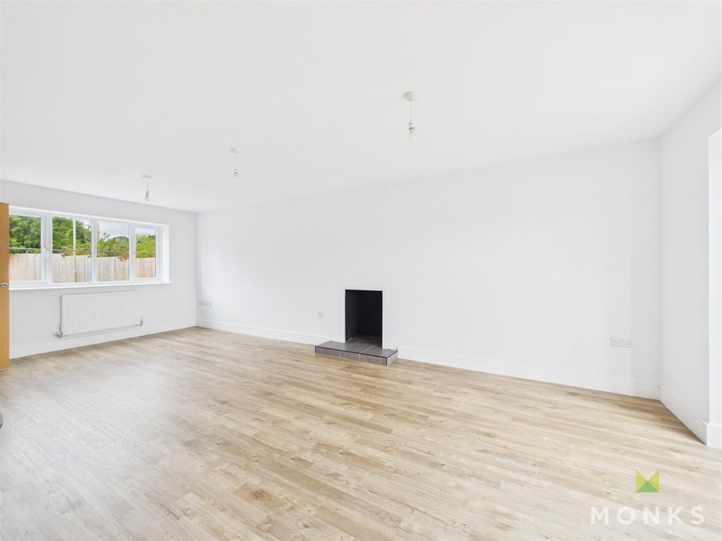Property photo 3 of 16 Cam01420G0-Pr0971-Still003.Jpg