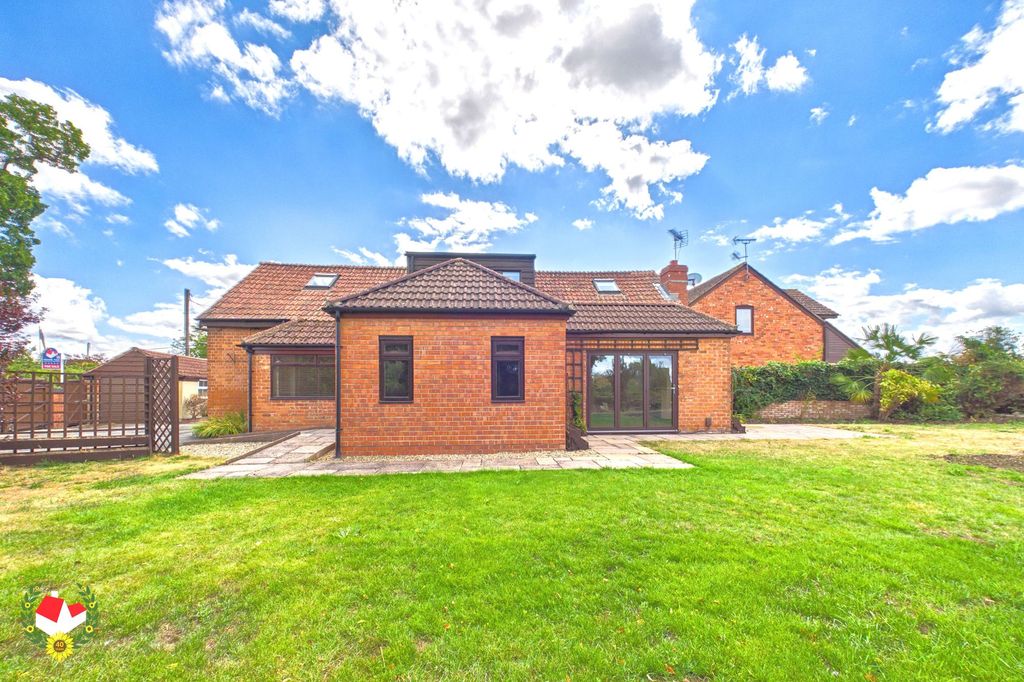 Property photo 1 of 28