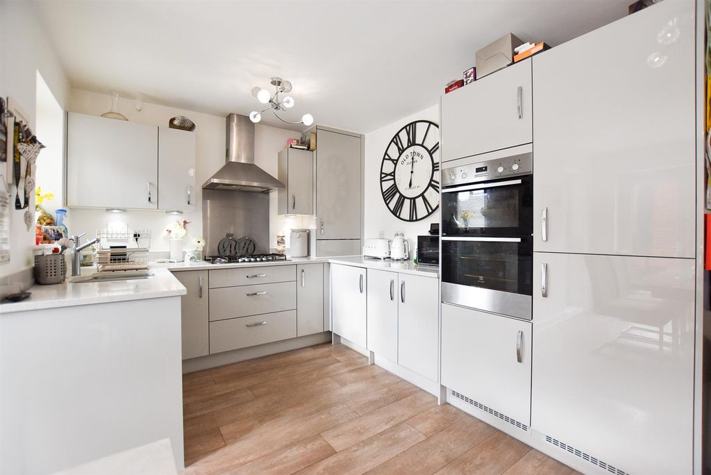 Property photo 3 of 18 Kitchen.Jpg